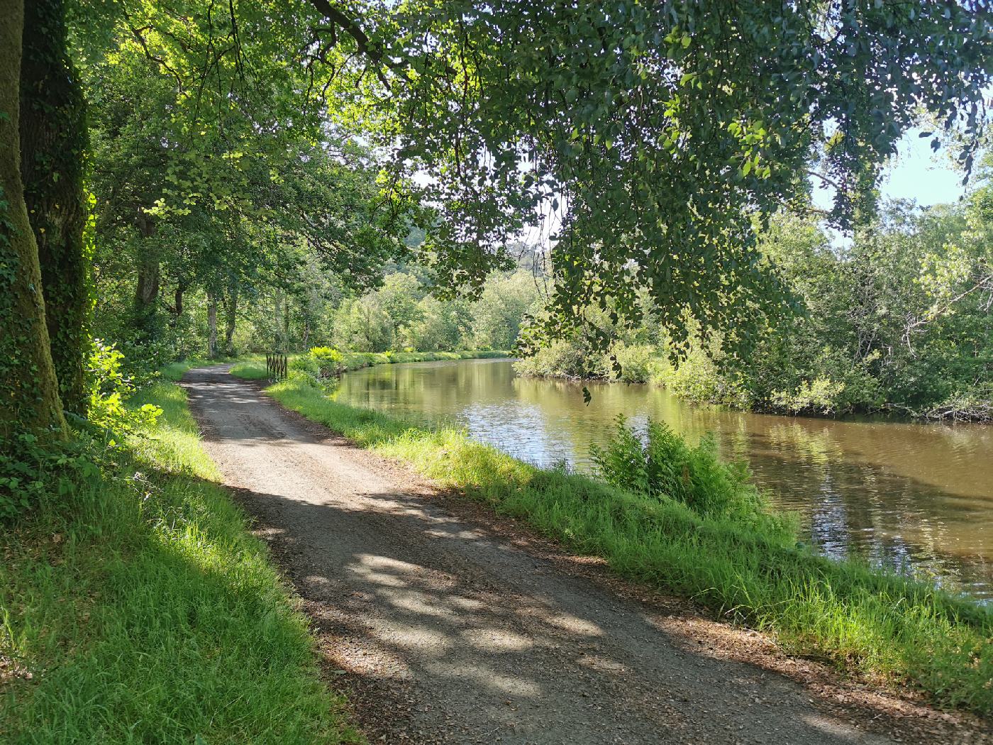 Le chemin de halage et le canal