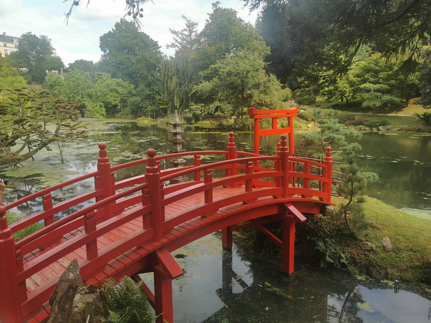 Le pont rouge typiquement japonais