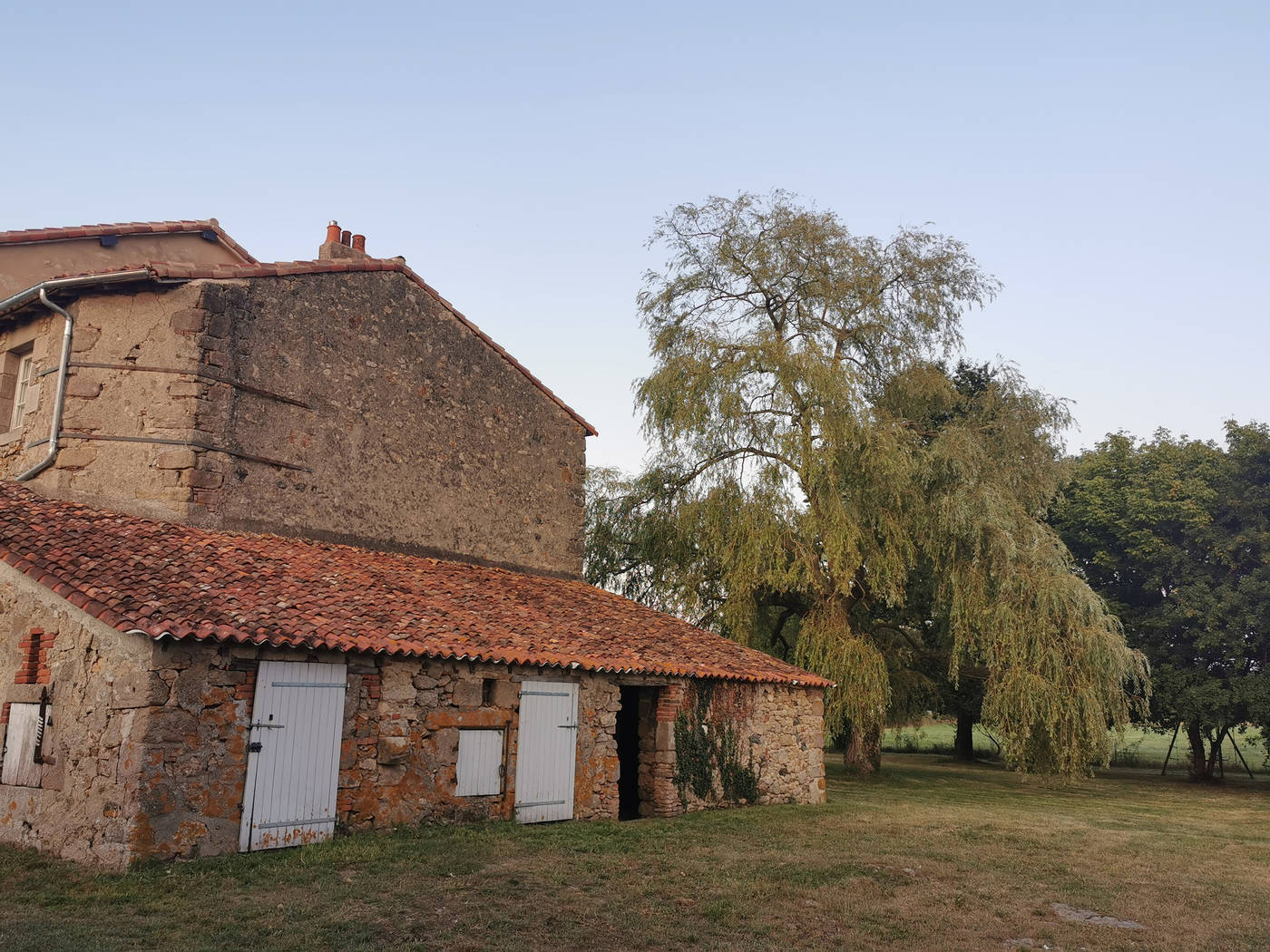 Le gite vu de l'étang