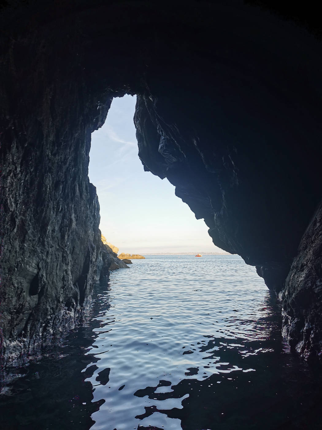 Du fonds d'une grotte