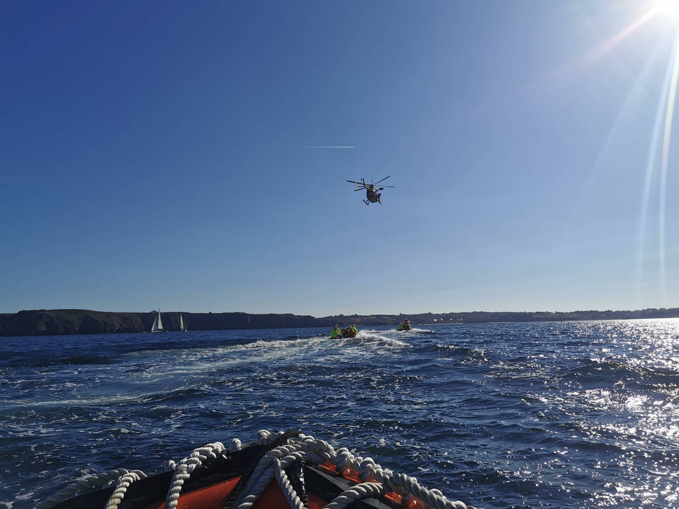 Plongeur Héliporté à bord du BLS, toujours attacher à l'hélicoptère