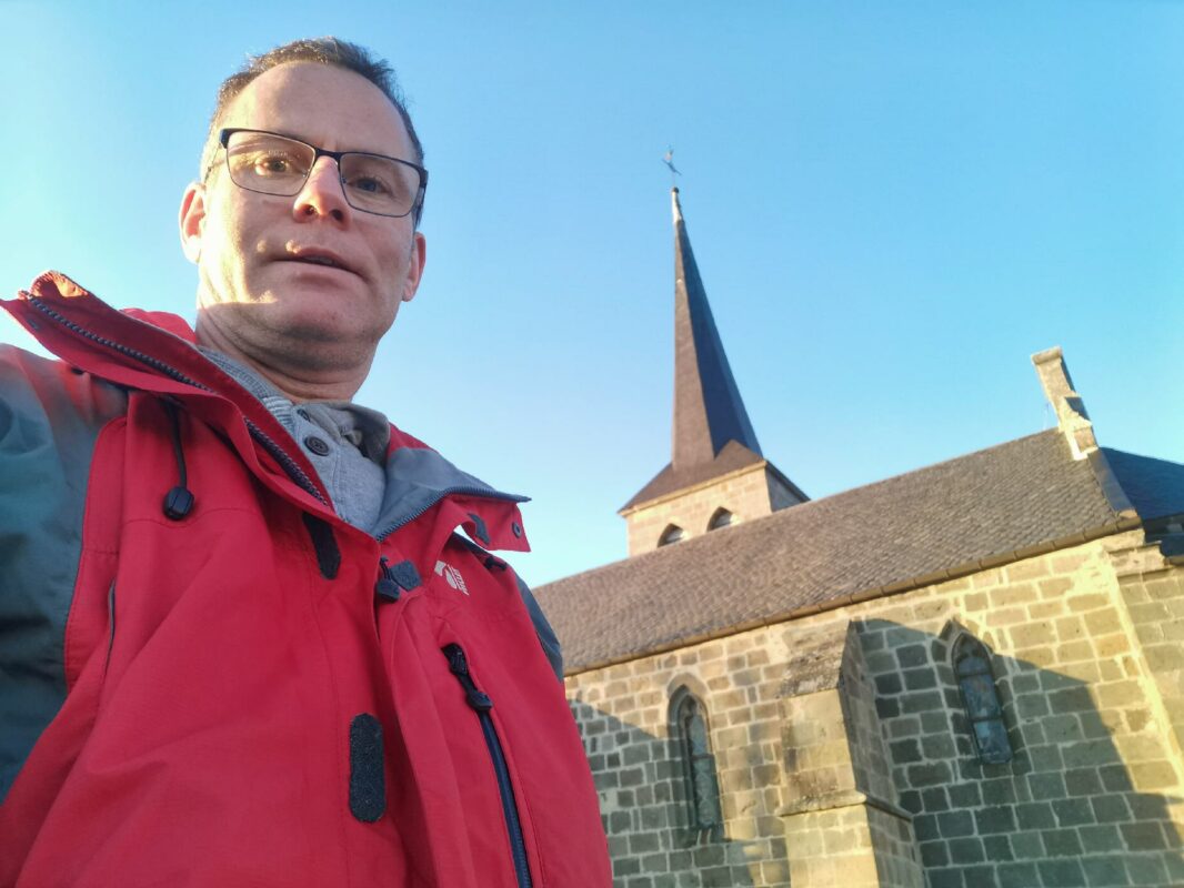 Tiens, on dirais une église Bretonne (Picherande)