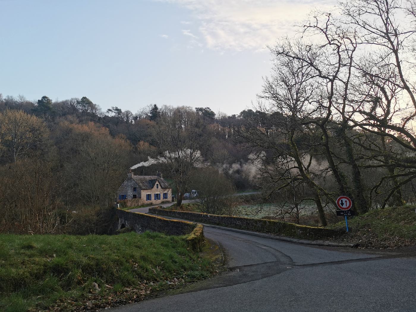 Vue du pont sur l'éllé, au petit matin