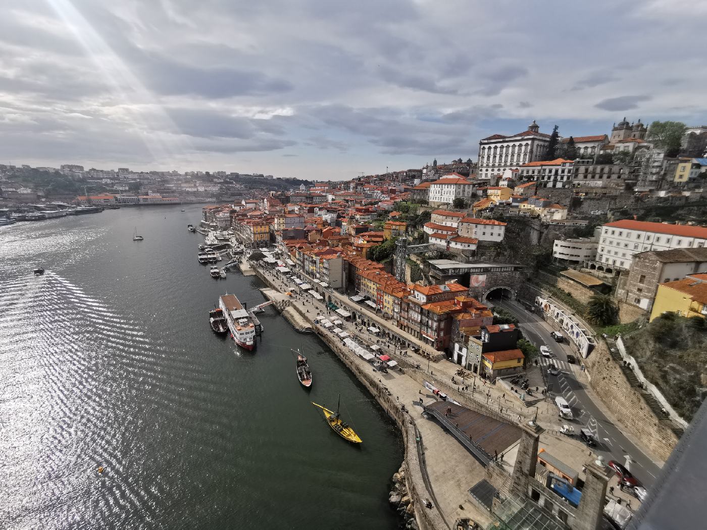 Vu du pont sur la rive droite coté Ribeira
