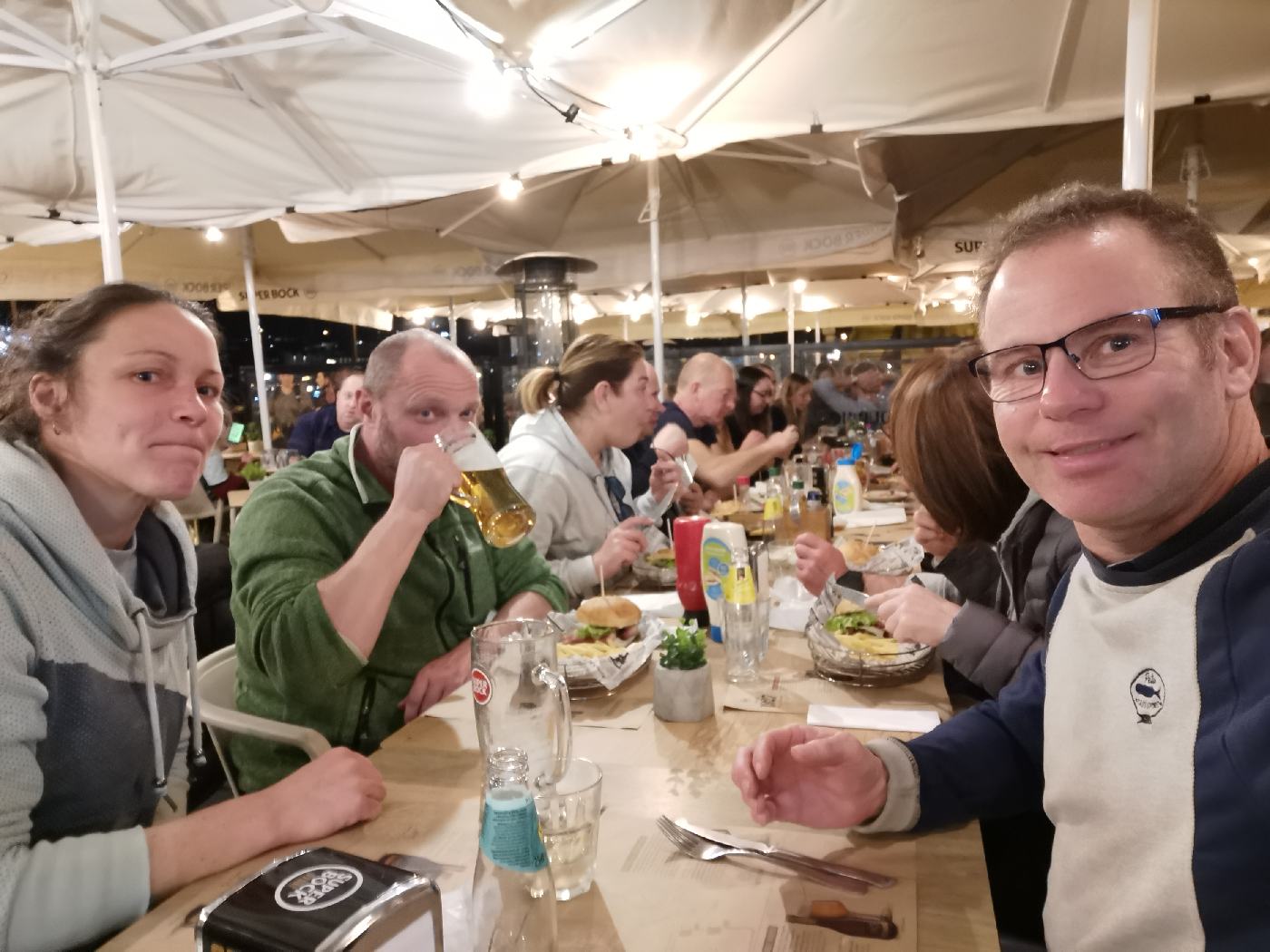 Repas en terrasse le 1er soir avec toute l'équipe