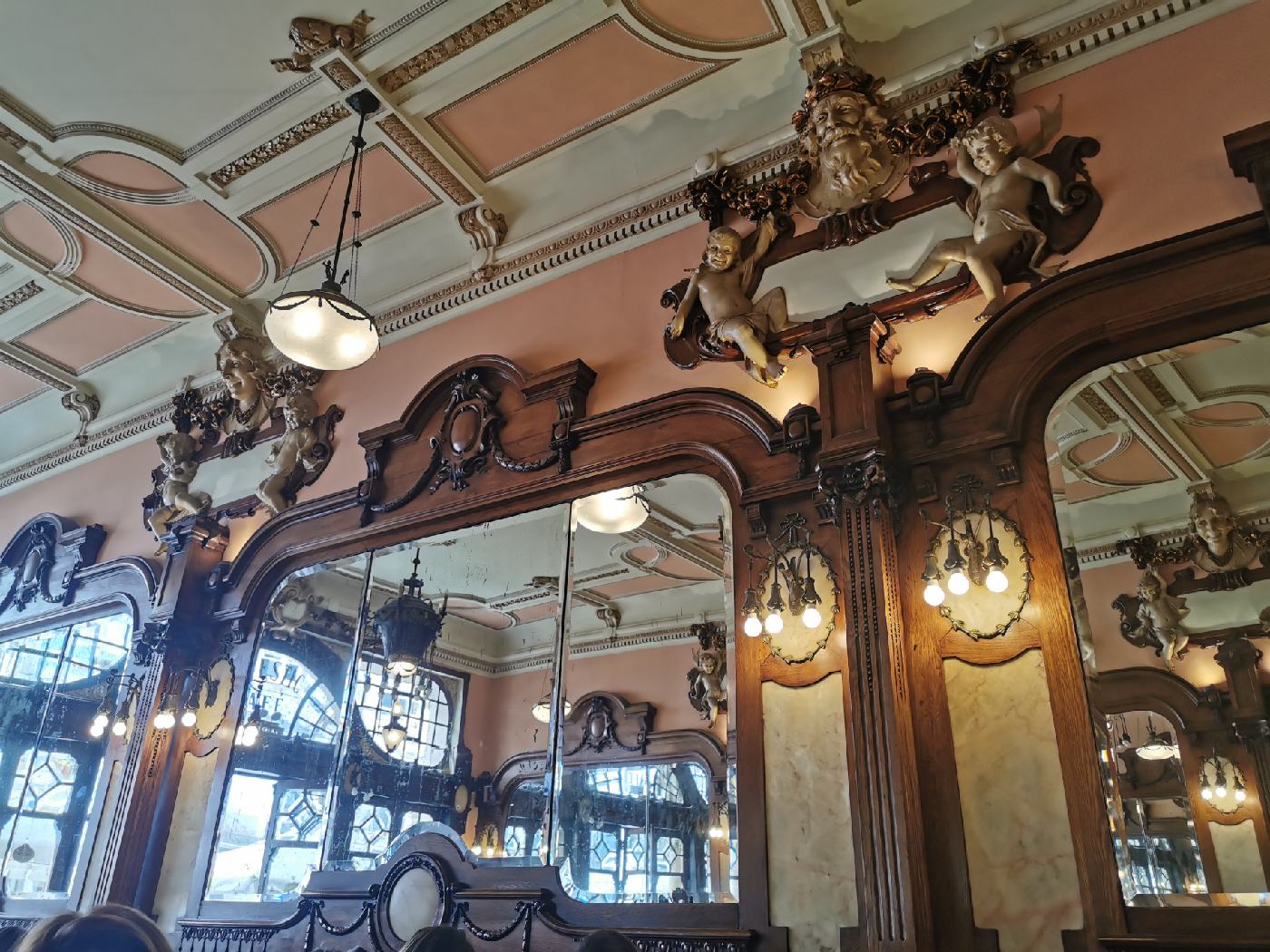 L'intérieur du café Majestic