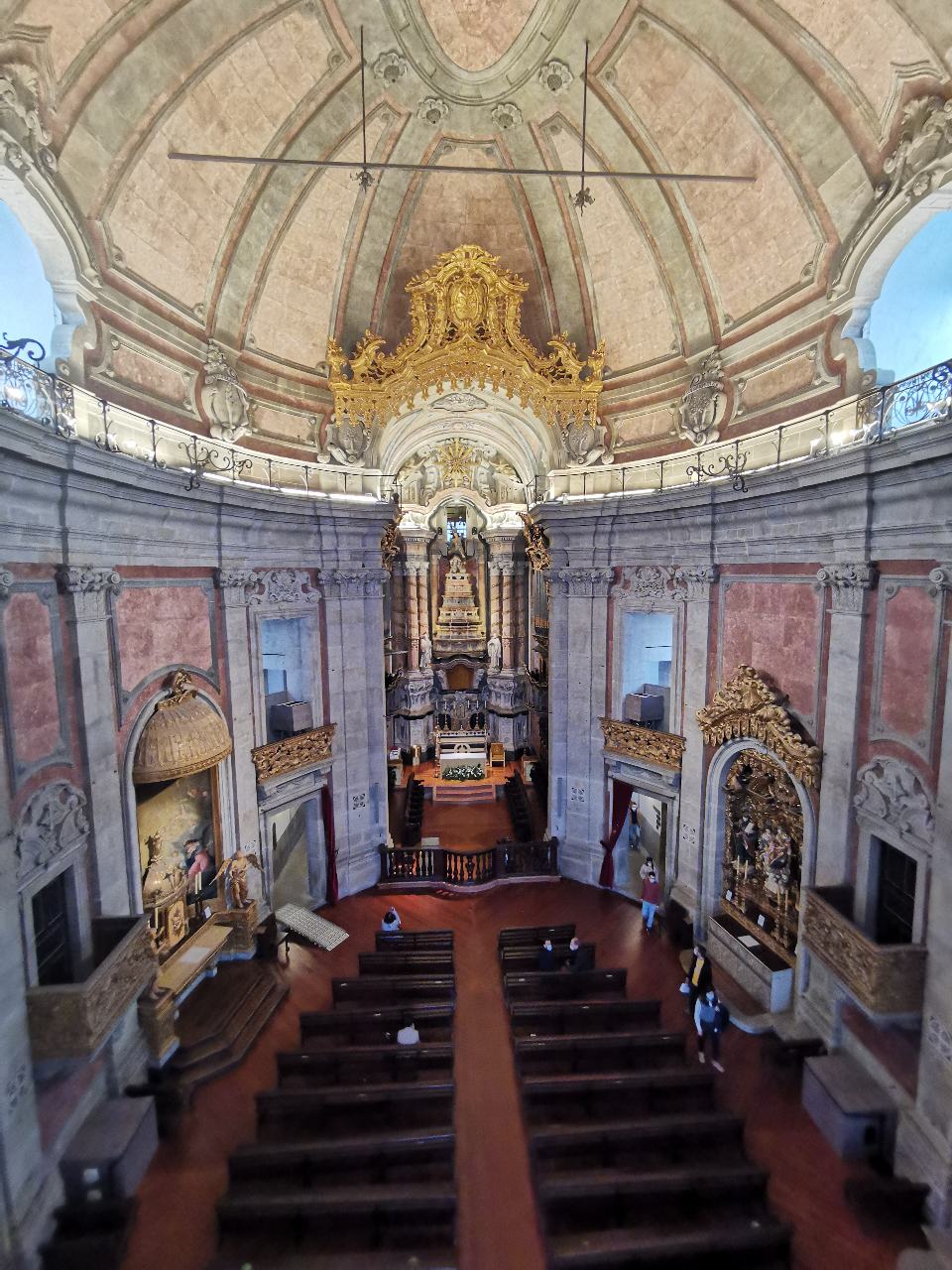 Vue de l’intérieur de l'église Clérigos lors de la monté dans la tour.