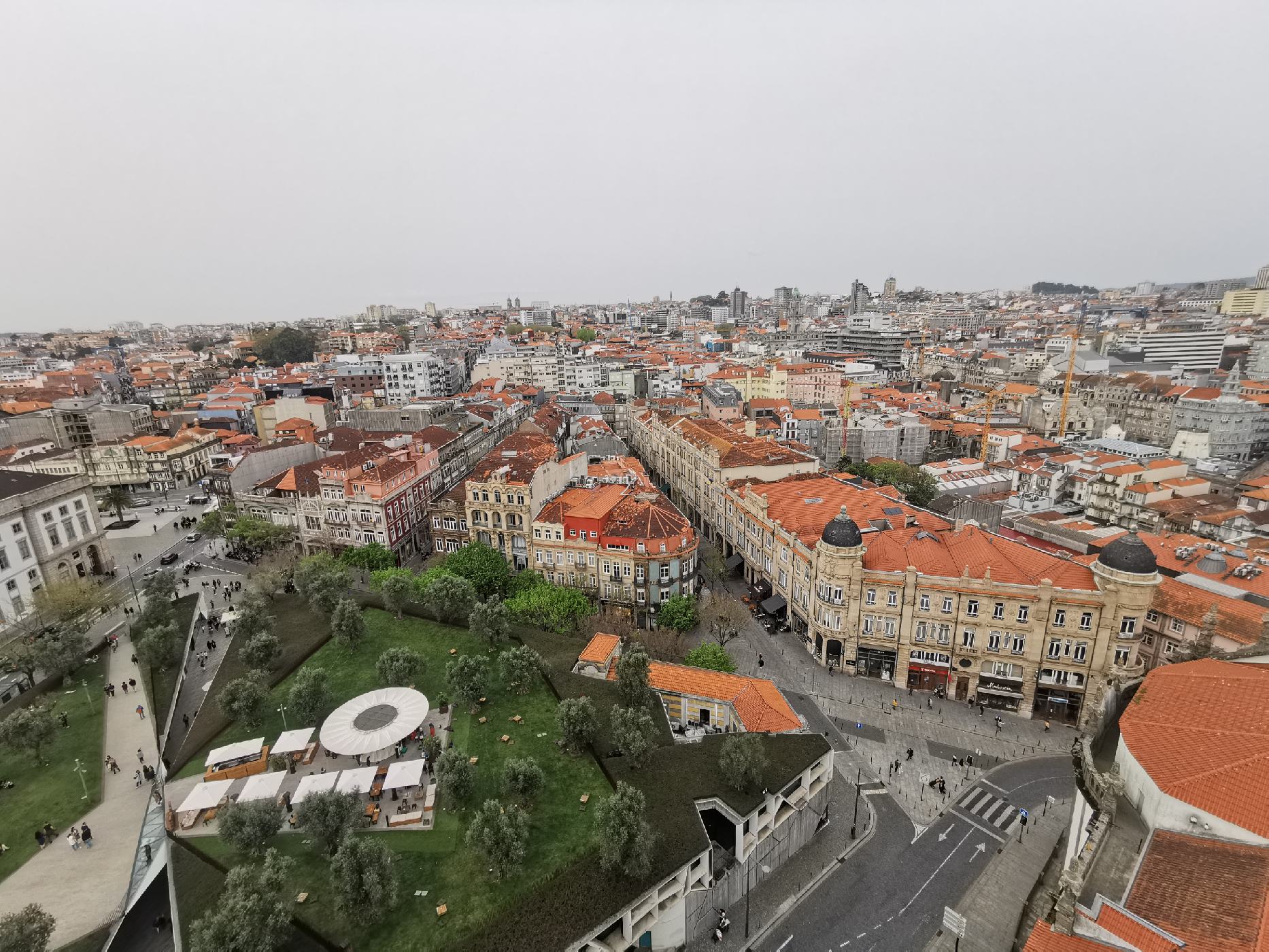 Vue à l'ouest du haut de la tour Clérigos