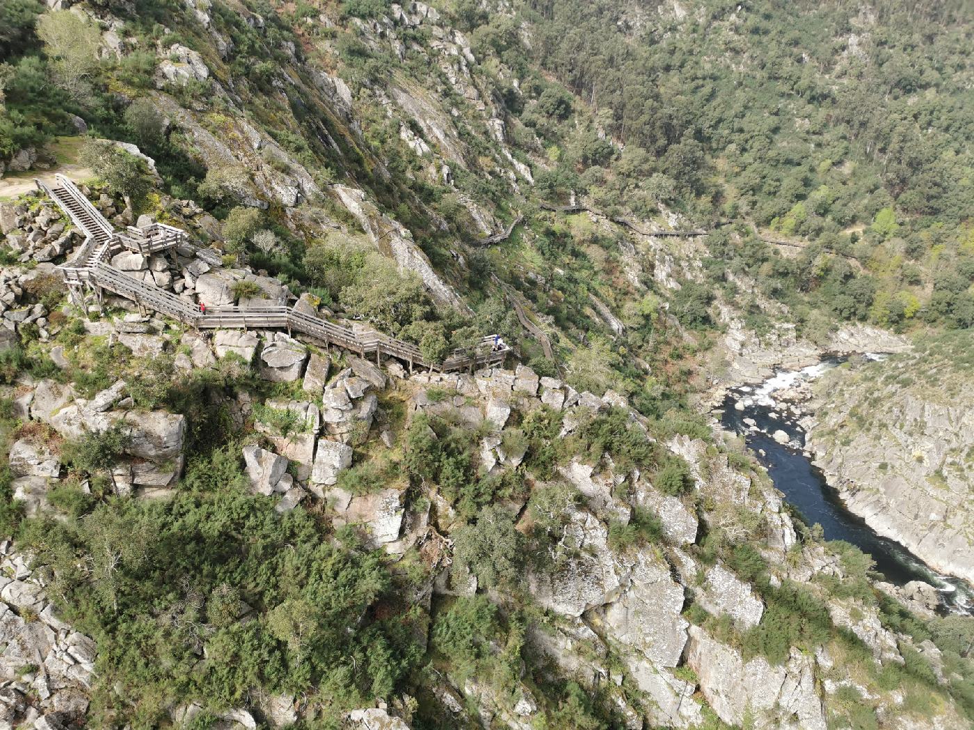 Passerelle et Rio Paiva vu du pont