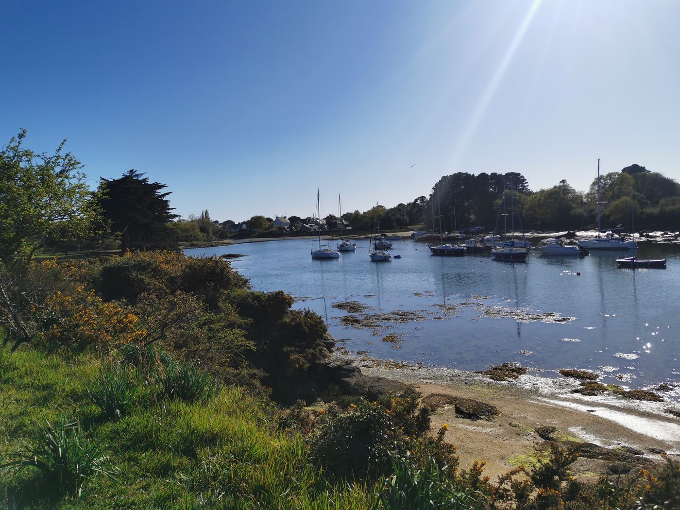 Le sud de la baie de Pouldhouan