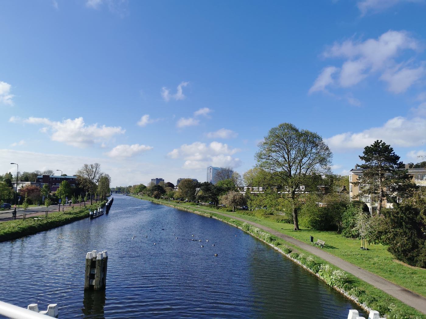 Canal dans la ville