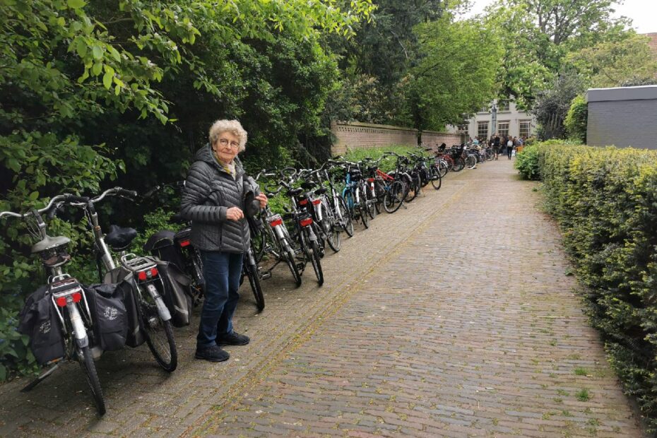 Un petit parking à vélo à Delft