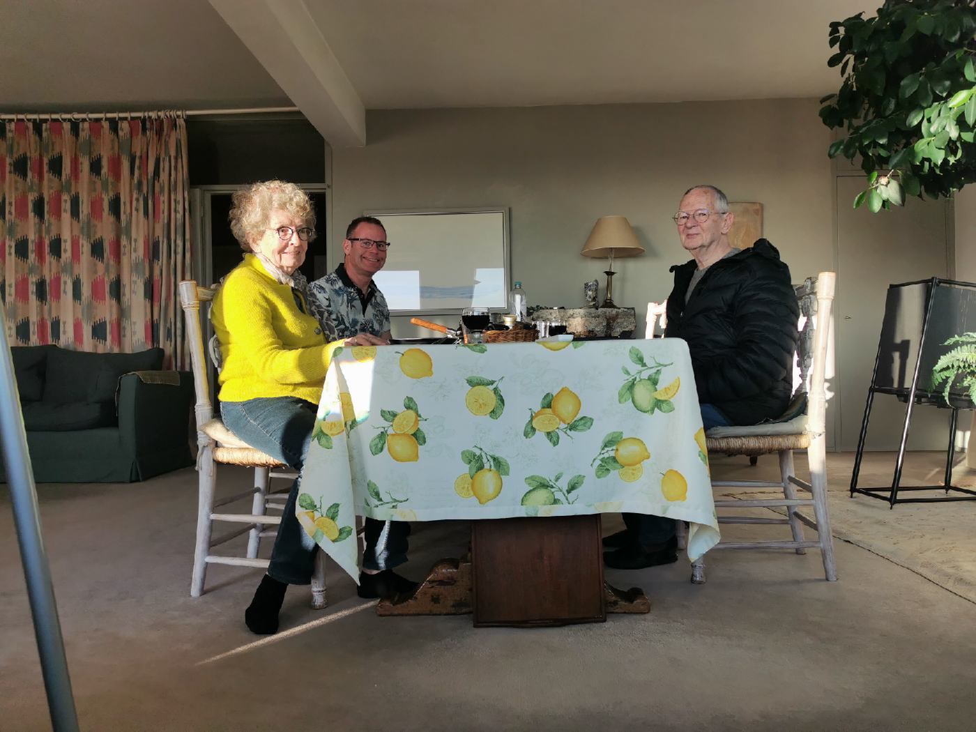 Repas dans la salle à mangée