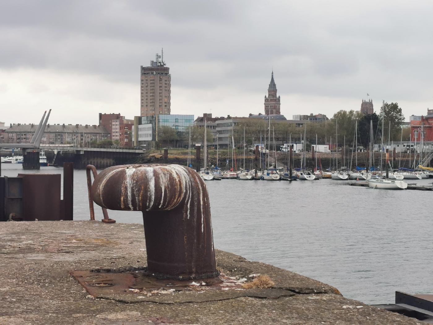 Le port coté ville