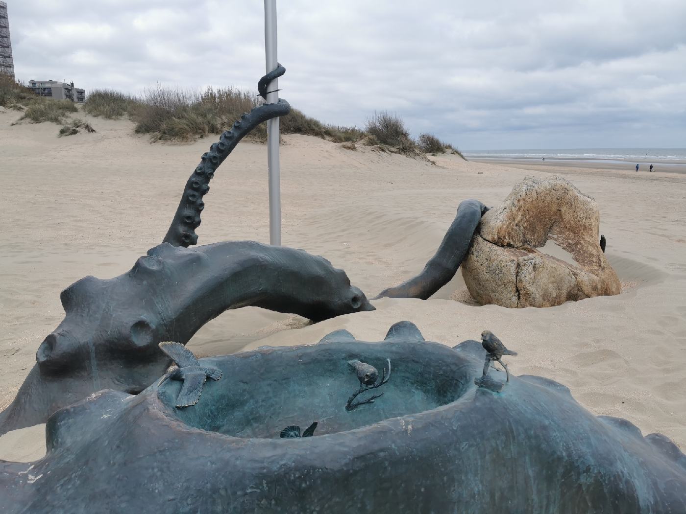 Sculpture de pieuvre à La Panne