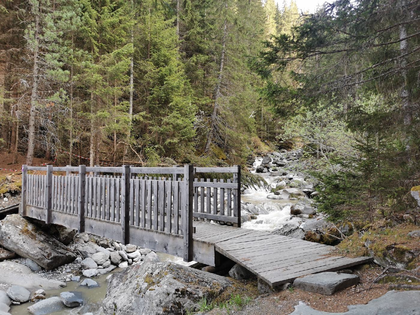 Passerelle sur le ruisseau de Charmaix