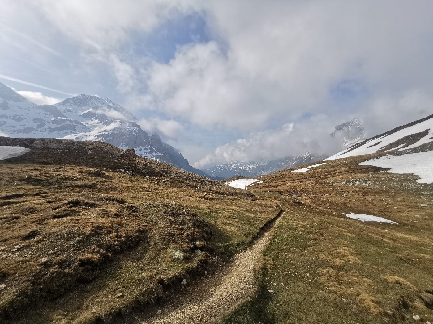 C'est parti pour la descente de l'autre coté du col