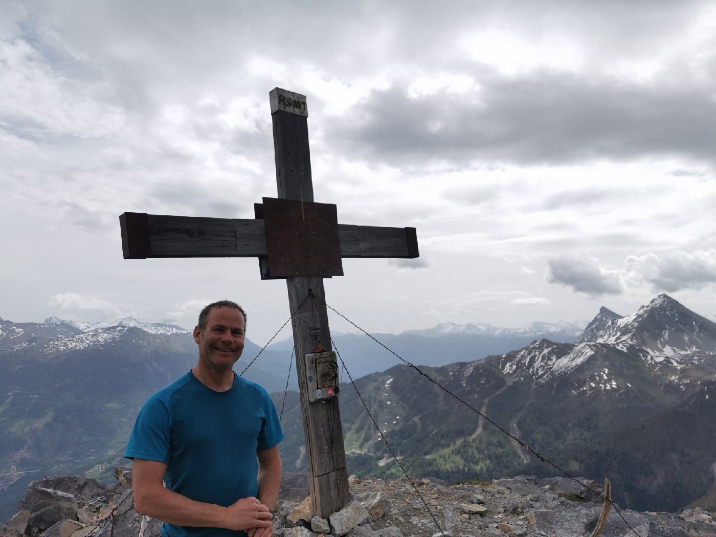 Bertrand à la croix de l'Aiguille Rouge