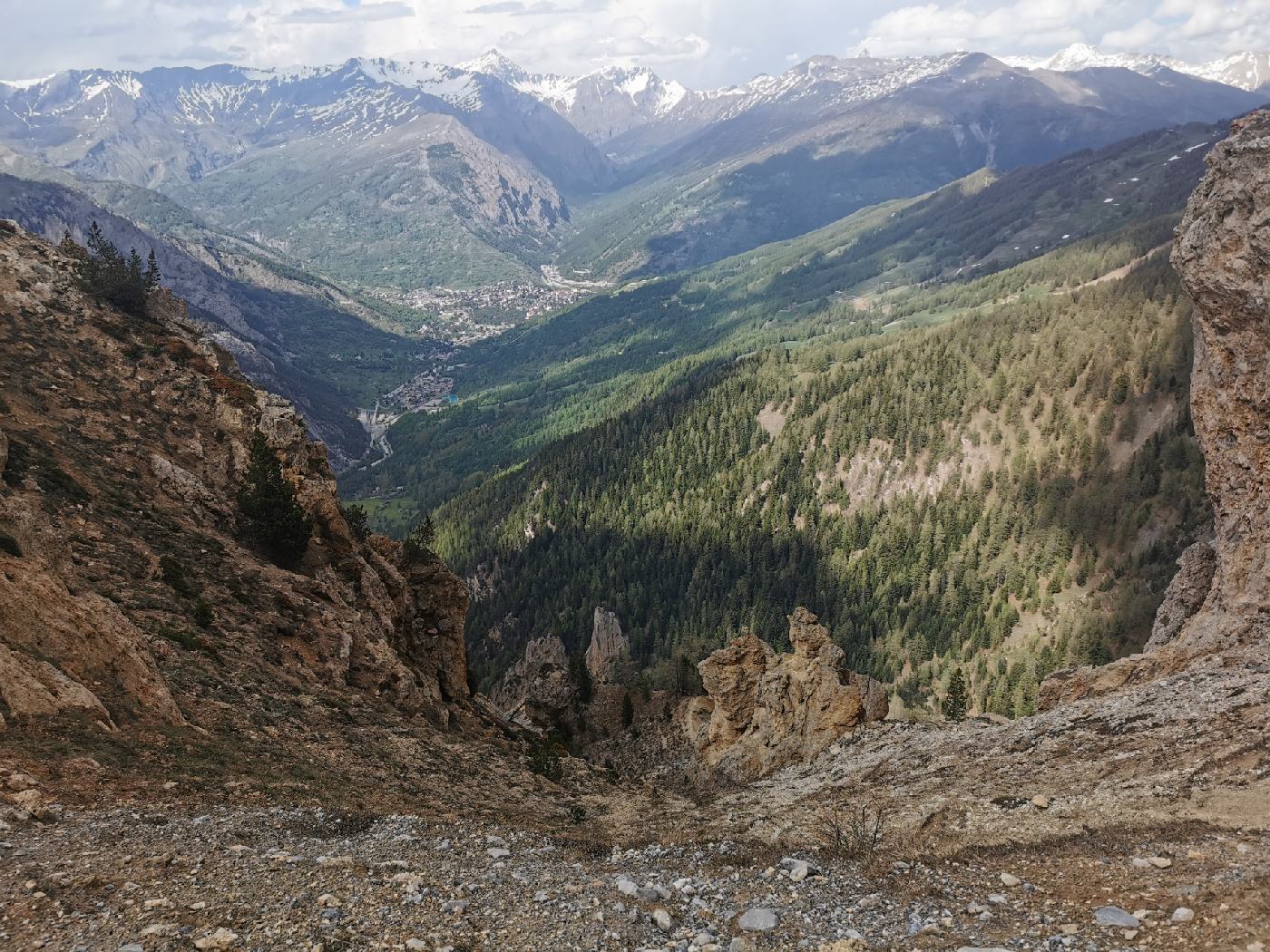 vue plongeante dans le ravin cotée Italie