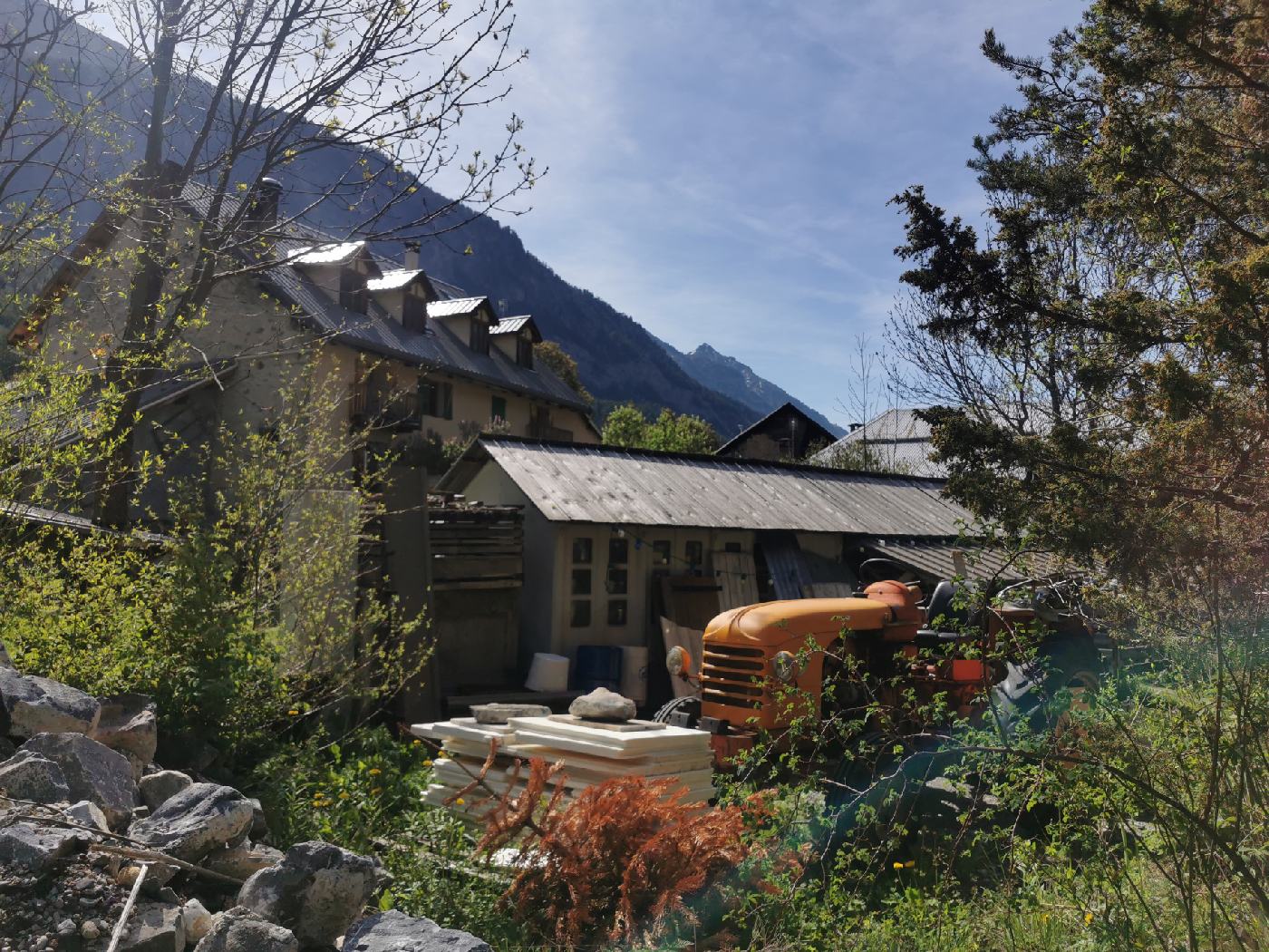 Une ferme à l'entrée de Plampinet