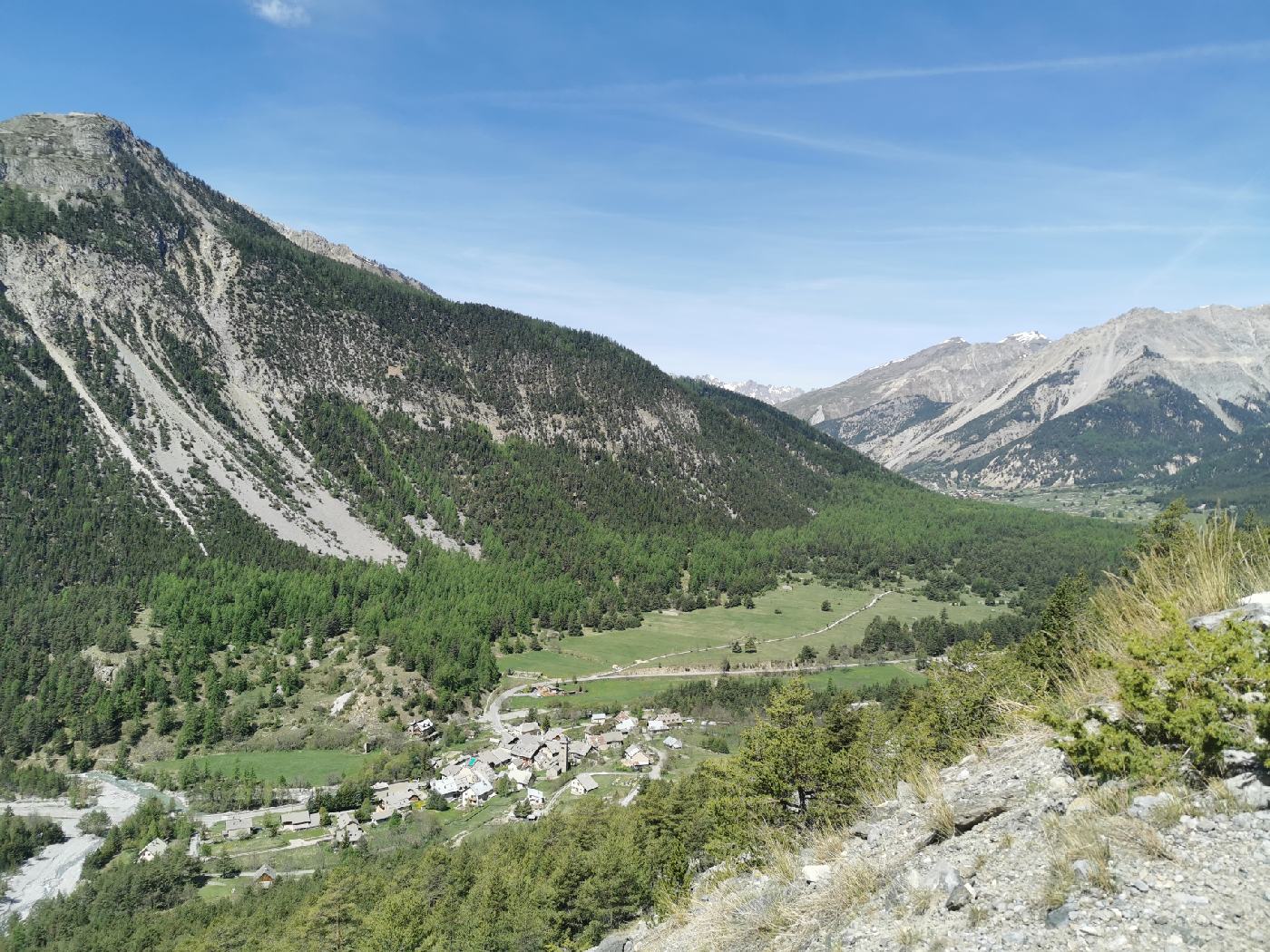 Déjà si haut au dessus du Village