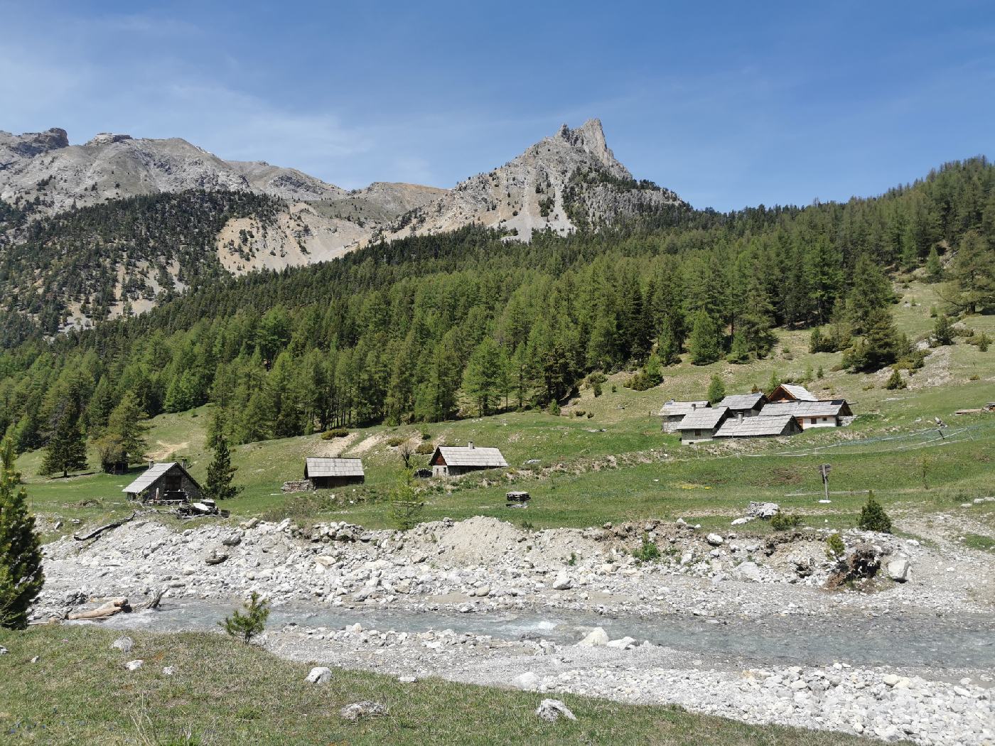 Les chalets des Acles et le gué ou j'ai raté mon saut