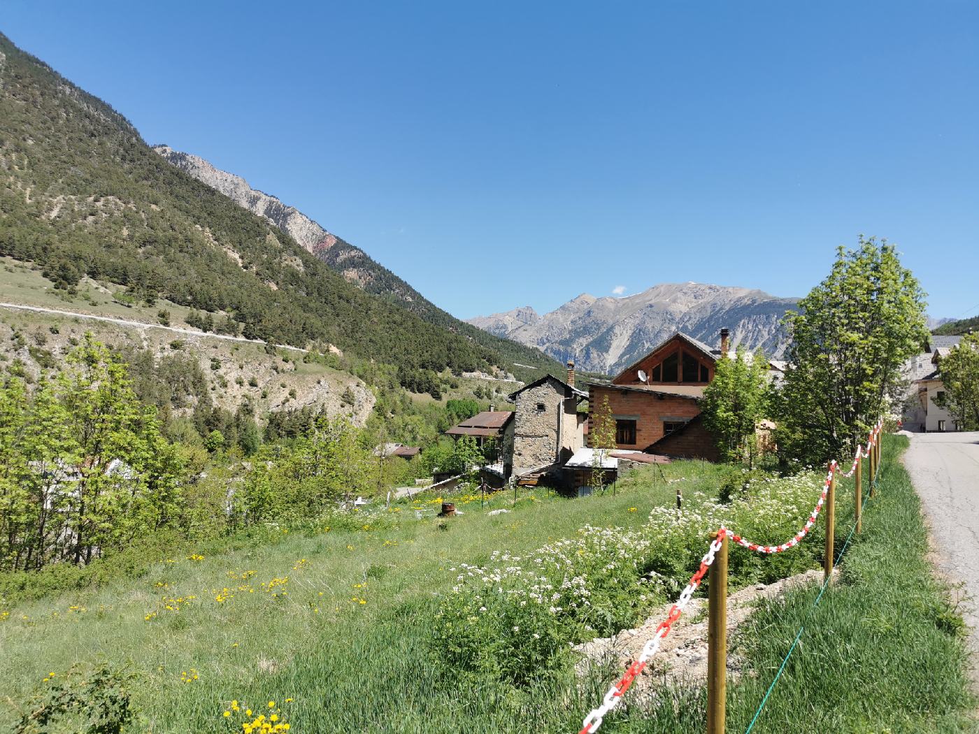 Un petit hameaux de maison pierre et bois