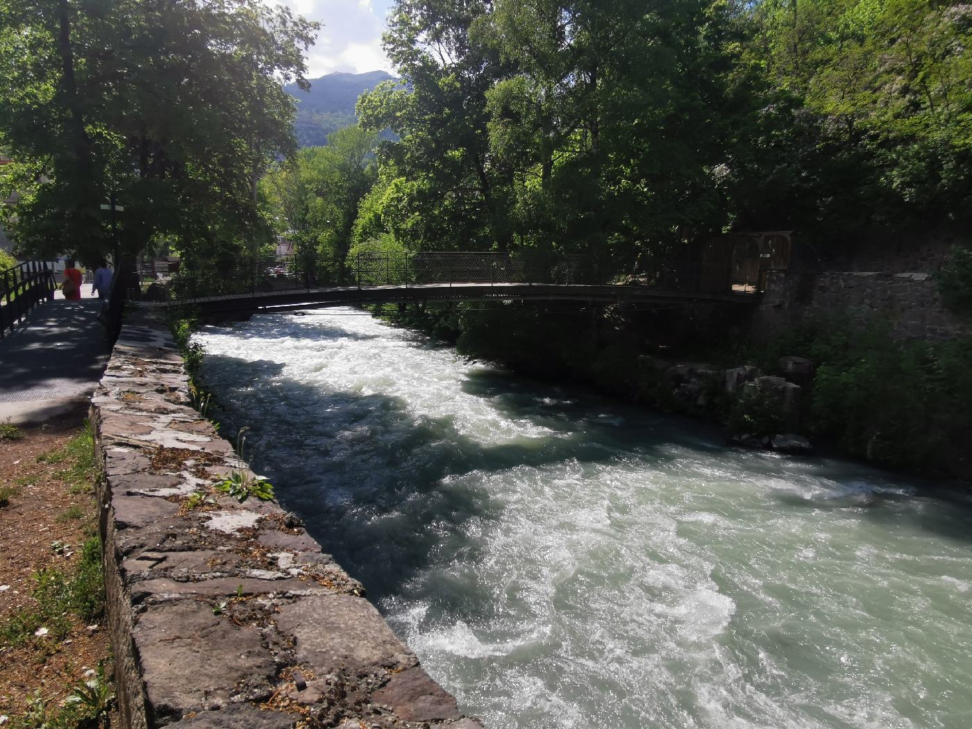 Pont sur la Durance pour atteindre le parc