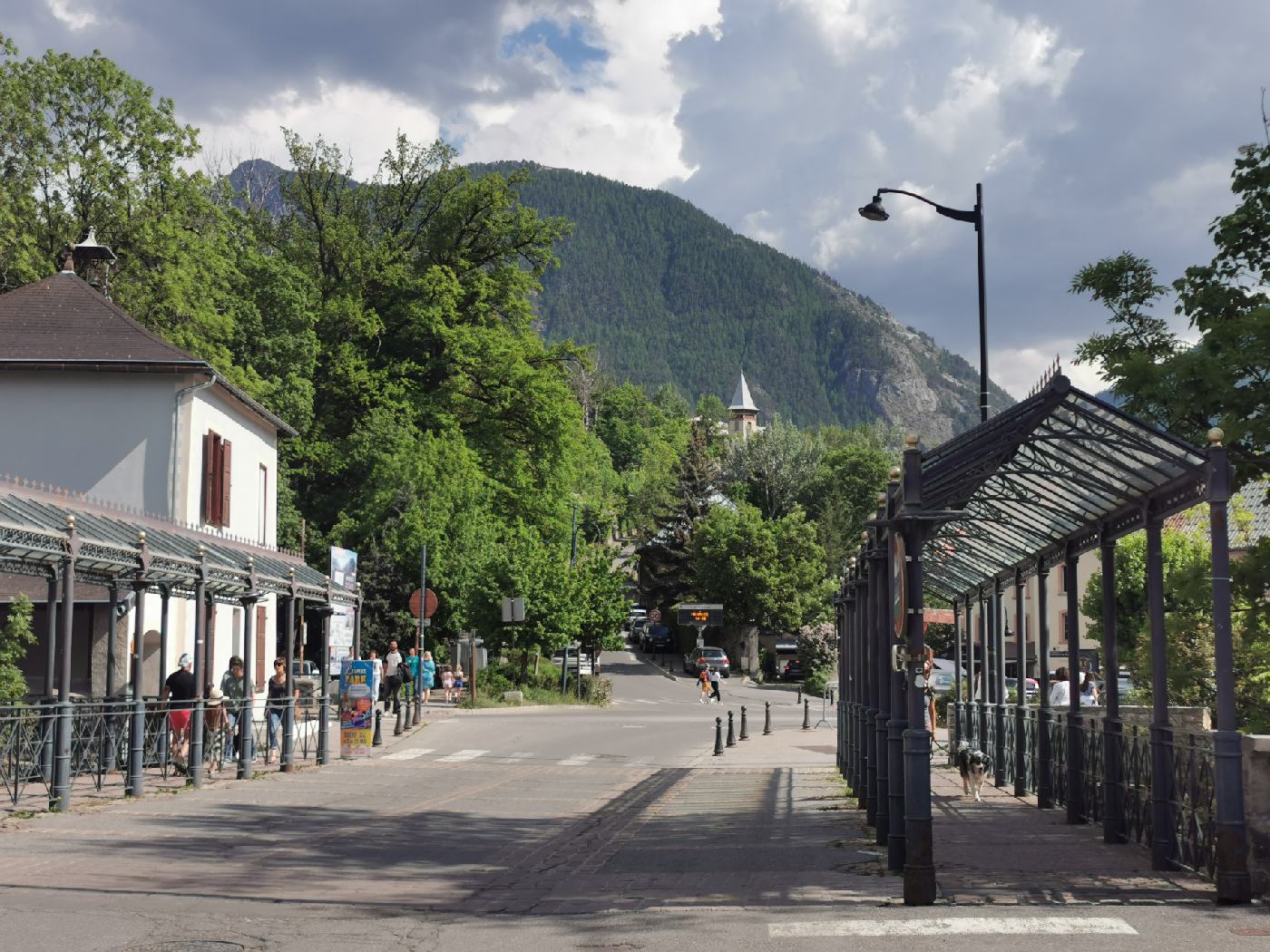 En bas de Briançon, un pont sur la Durance