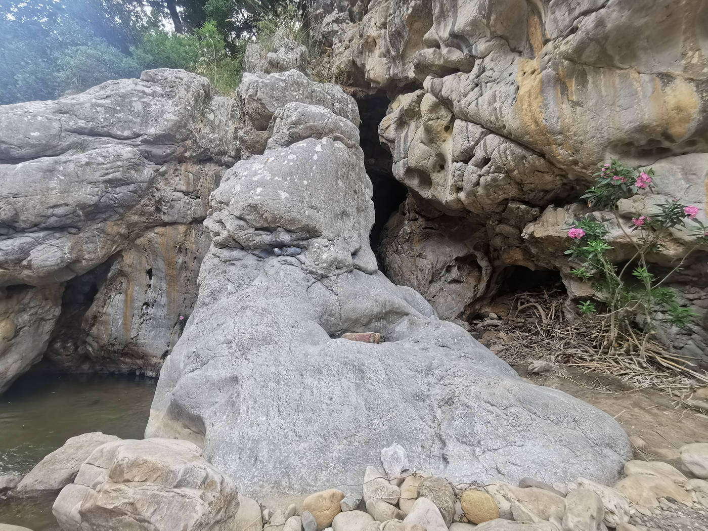 Le monstre qui garde les gorges de Tibério