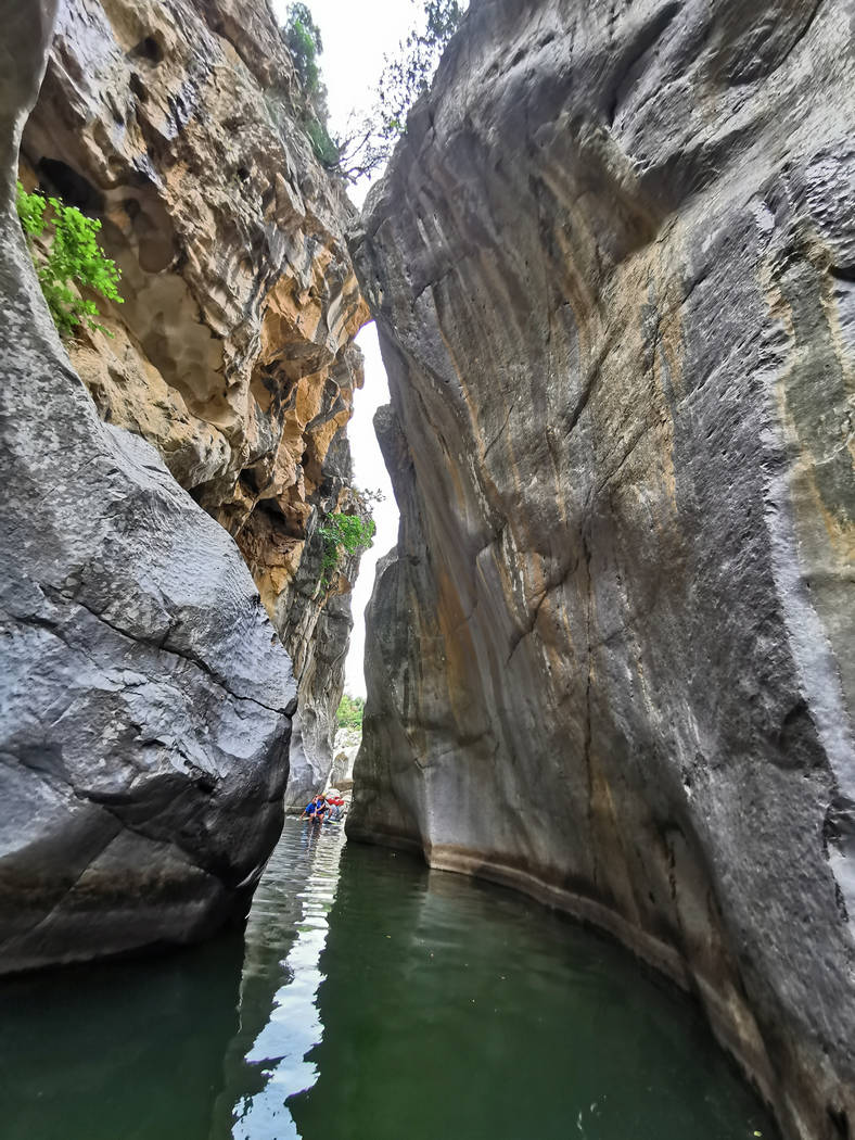 Les gorges se resserre, et c'est plus haut (et plus profond, -10m)