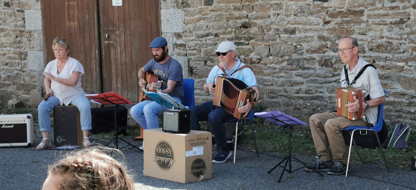 Musiciens (dont Anne-Lise la prof de danse)