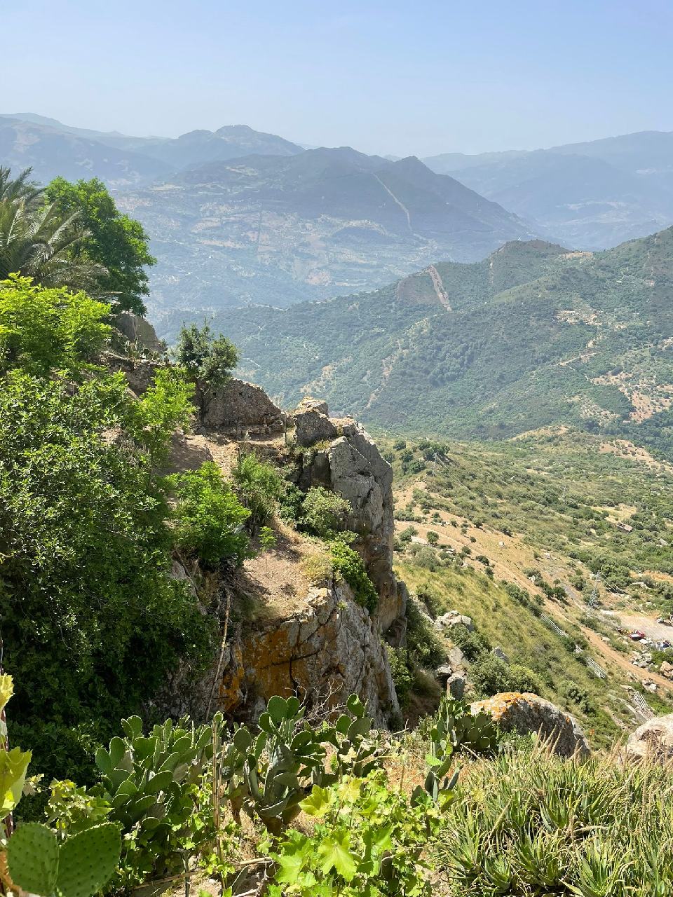 La falaise au dessus de la rivière