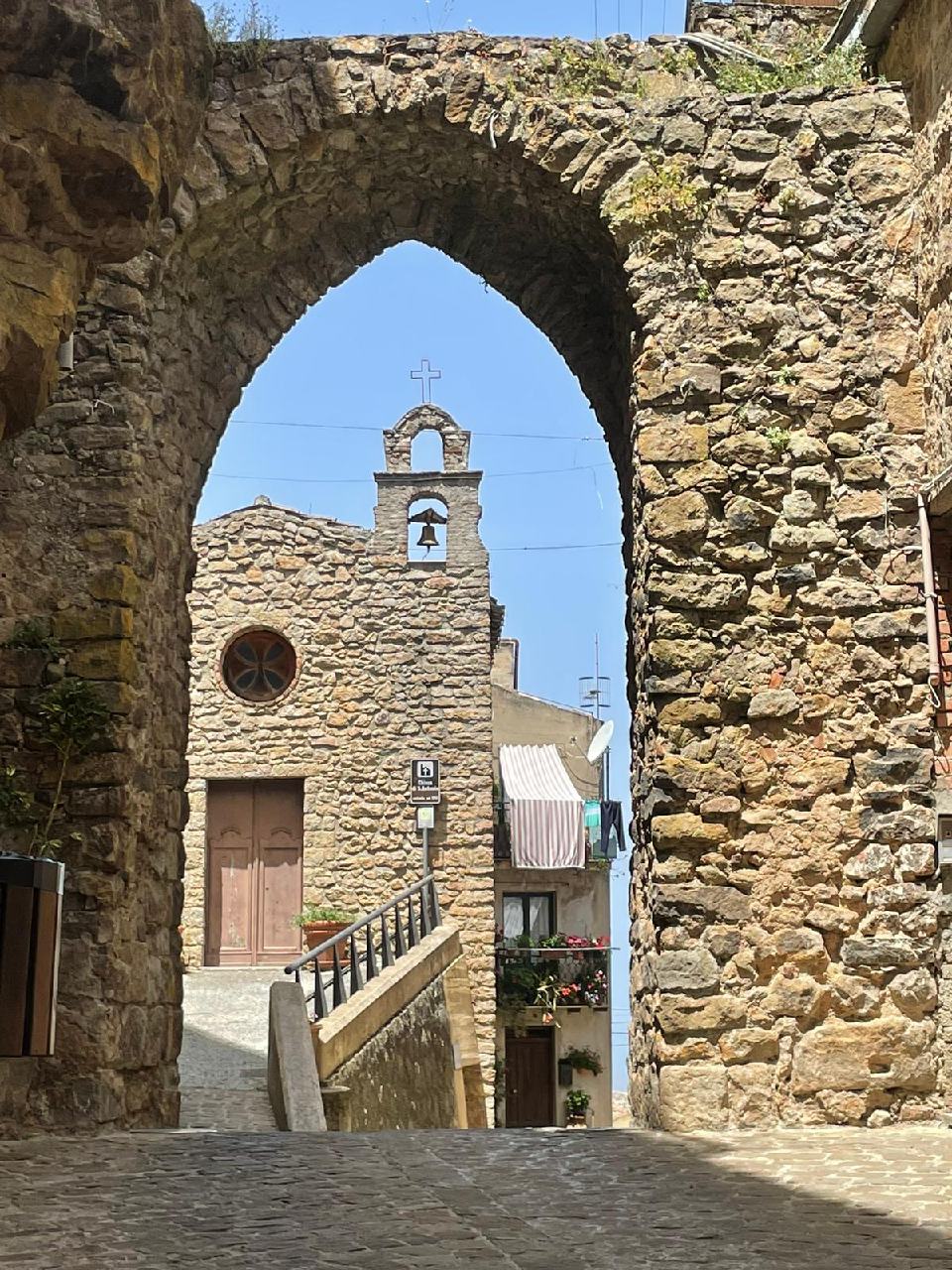 Petite chapelle à l'entrée de la ville