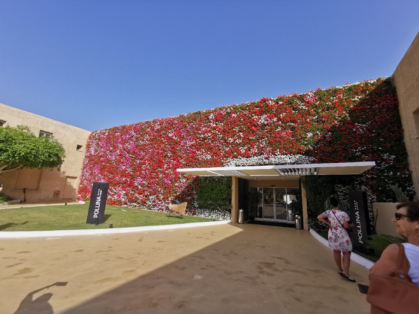 L'entrée de l’hôtel