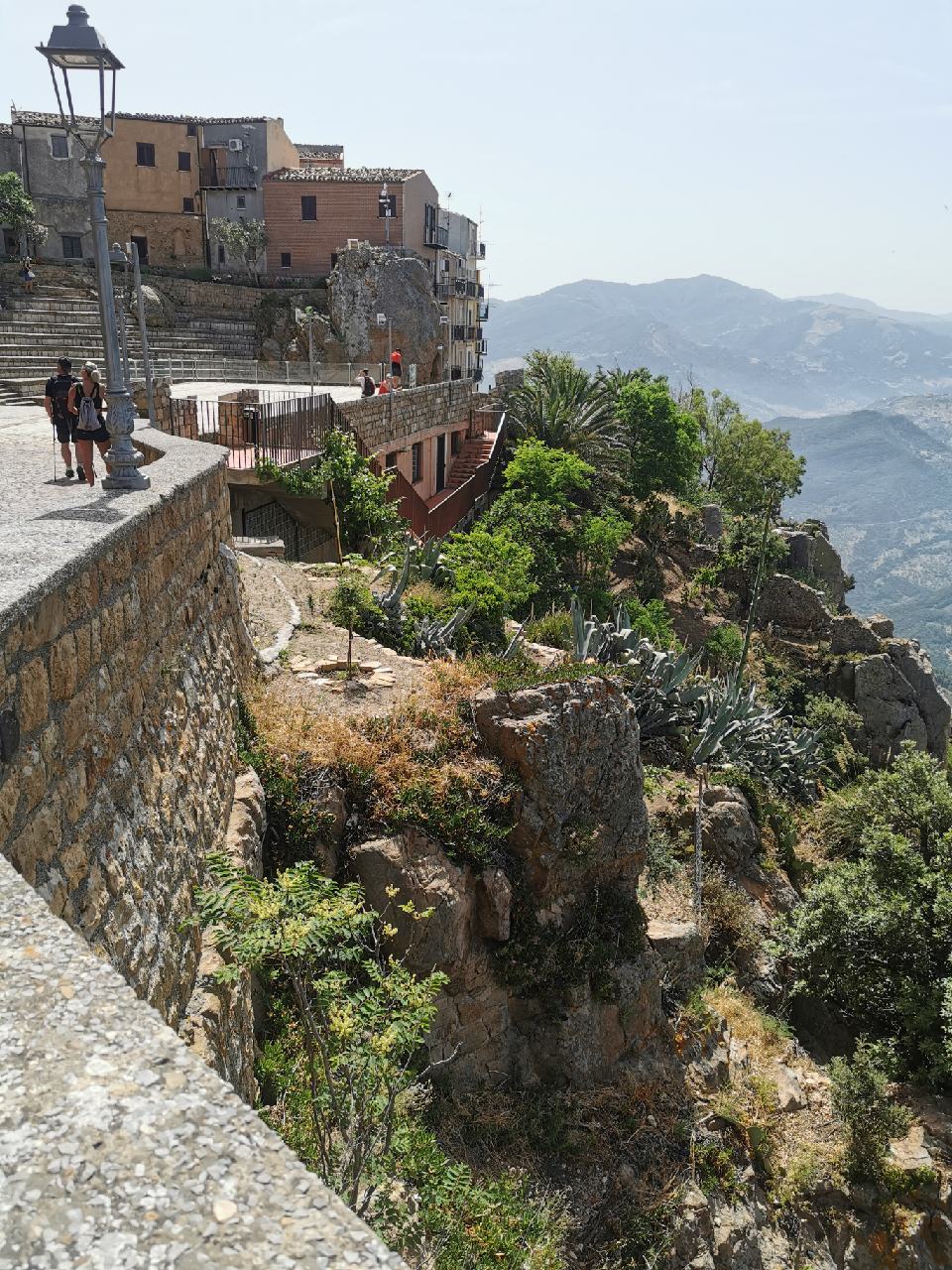 La falaise coté sud, au pied du château