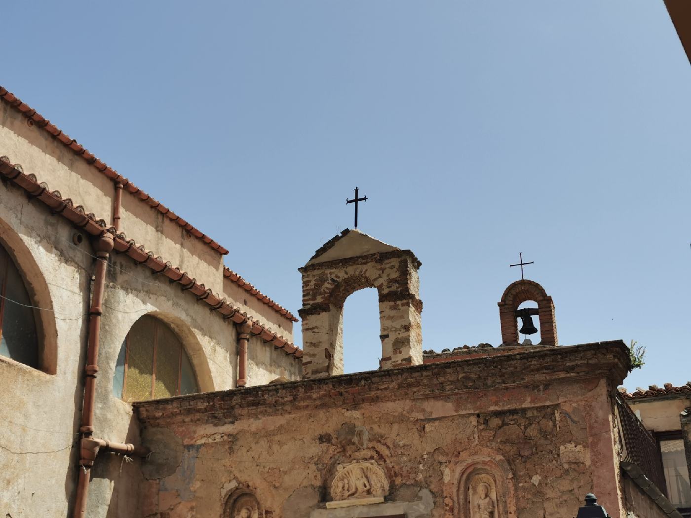 A coté de l'église