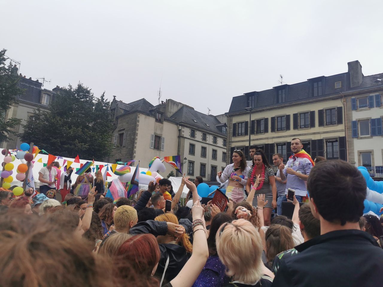 Ça continue de danser sur la place St Corentin