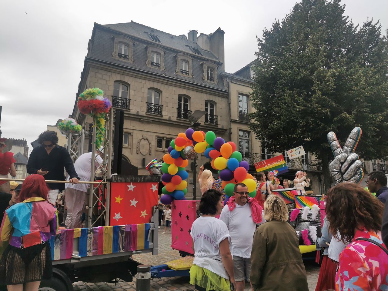 Le char enfin devant la cathédral