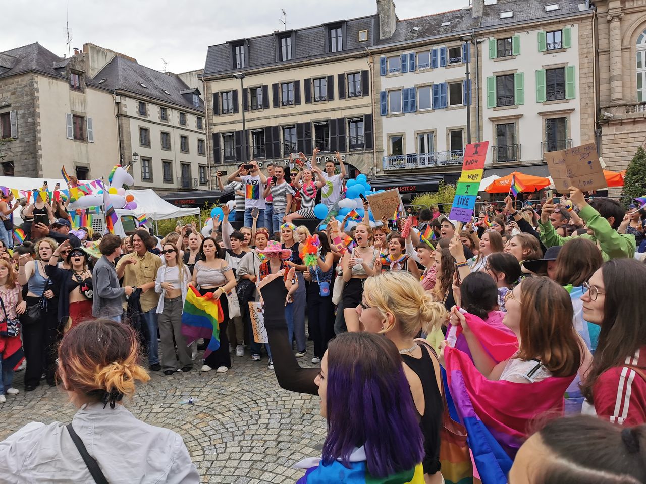 Le cercle s'ouvre pour une danse