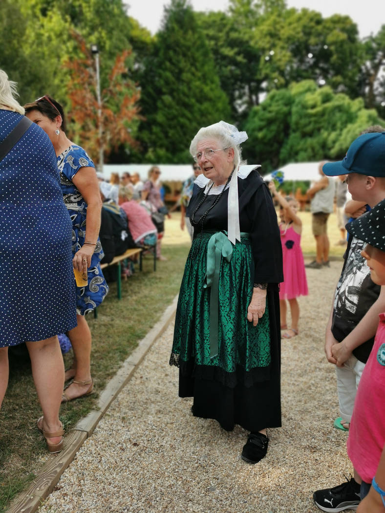 Robe et coiffe de Beuzec-Conq