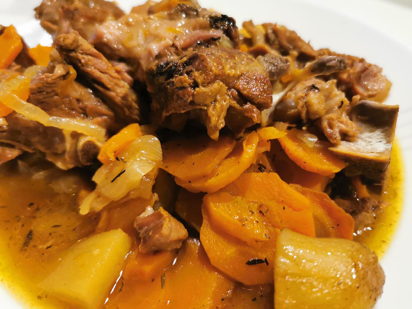 Ragout de mouton sous la motte