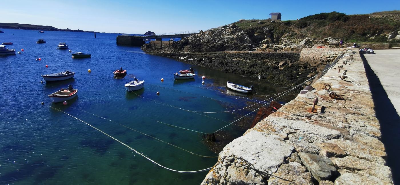 Barques et eau turquoise