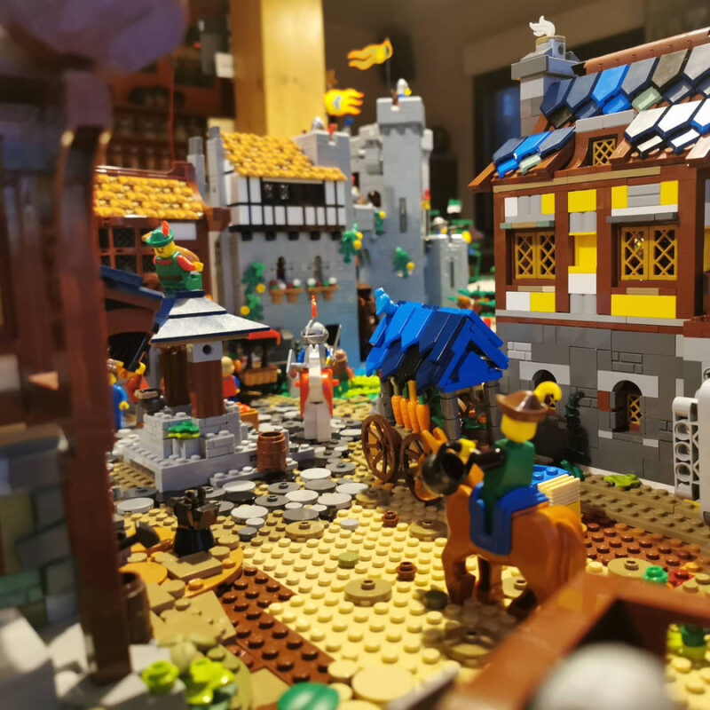 L'arrivée sur la place du village