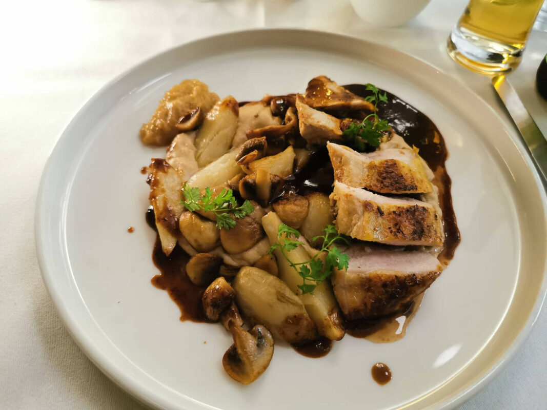 Pintades avec ses champignons et sa purée de chataignes