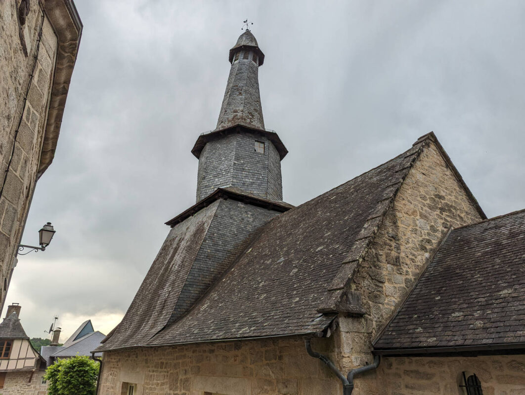 Un toit de chapelle en hélicoïde