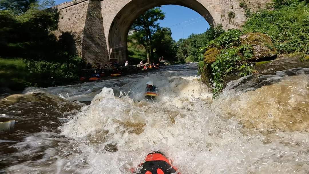 Sous un des pont bien agité