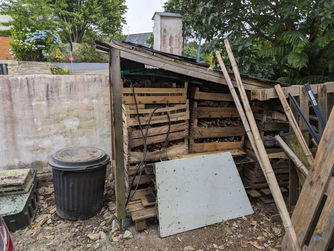 L’abri bois sans sa verrue brulée