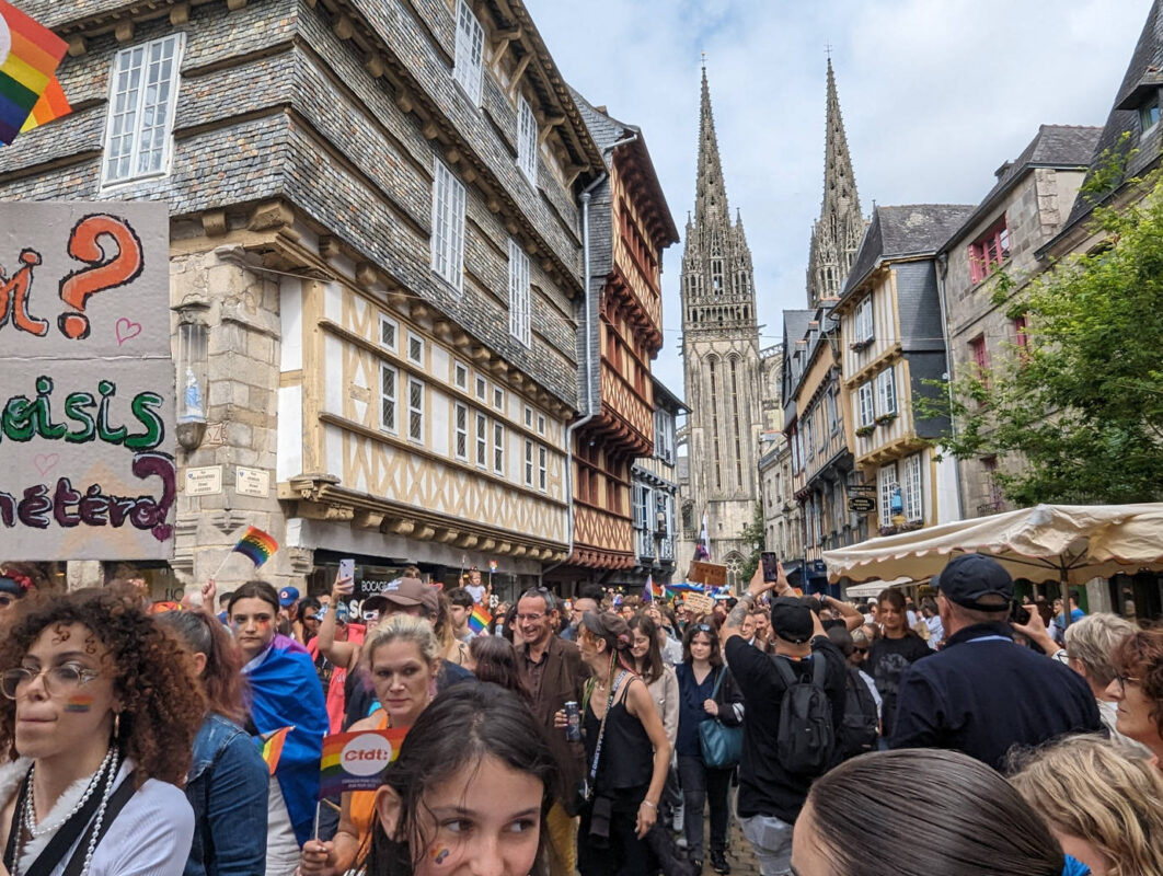 Rue piétonne et cathédrale