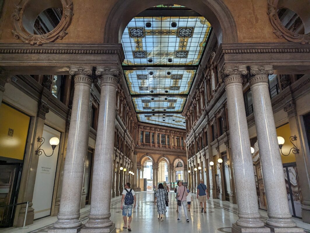 Le passage de la 'Galleria Alberto Sordi', vidé de ses boutique